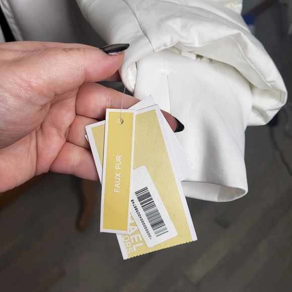 Michael Kors Women's White Puffer Jacket with Faux Fur Hood. Size Large - Picture 9 of 16